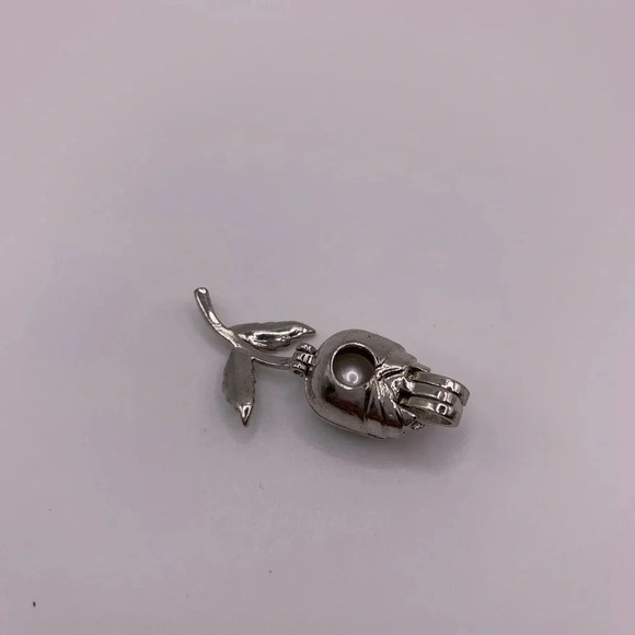 🖤 Silver plated rose cage with faux pearl charm  pendant - Picture 4 of 4